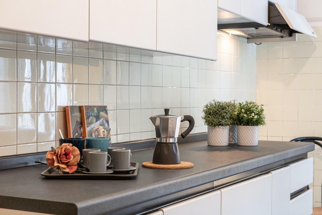 Апартаменты Joivy Sophisticated 3-Bed Flat With Desk Милан Экстерьер фото