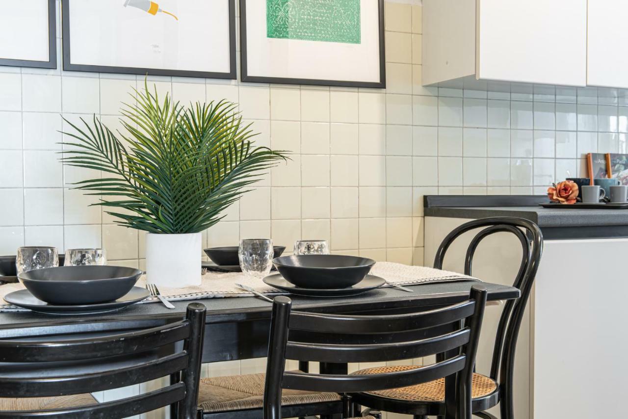 Апартаменты Joivy Sophisticated 3-Bed Flat With Desk Милан Экстерьер фото